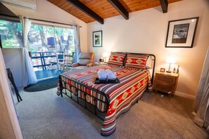 3 chambres, fer et planche à repasser, Wi-Fi, draps fournis