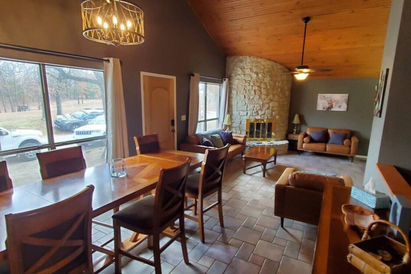 TV connectée, cheminée, baby-foot, table de tennis de table