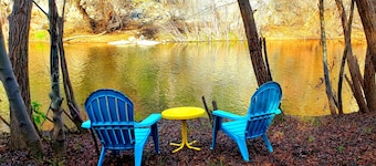 Retro River Casita -Waterfront, BBQ, Gameroom, Views đ, 1 min to Sequoia Gate.