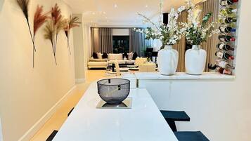 Apartment, 3 Bedrooms, Private Pool, Garden View | Interior