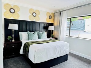 3 bedrooms - Staycation With Back Up Power (Germiston)