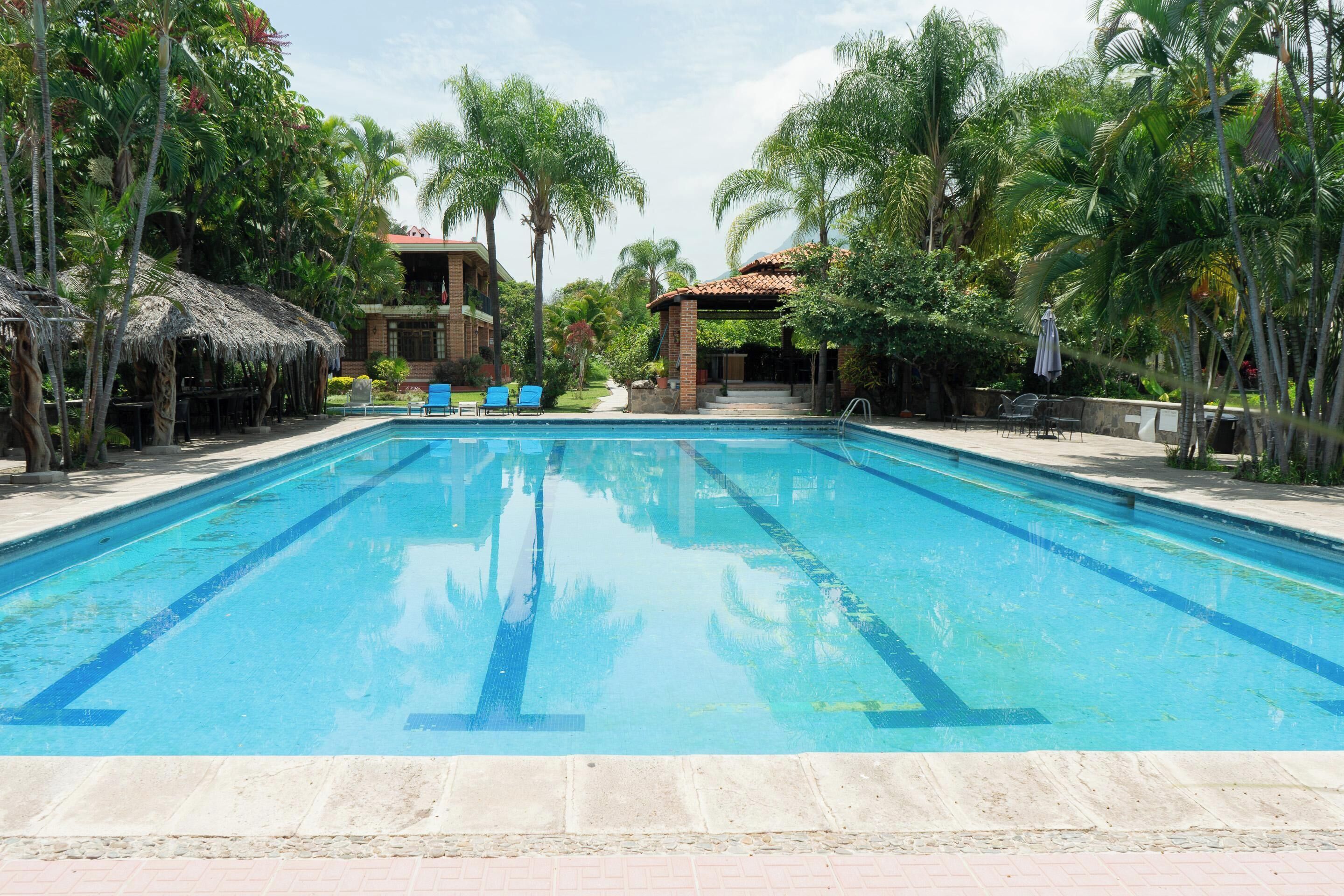 2 kolam renang outdoor