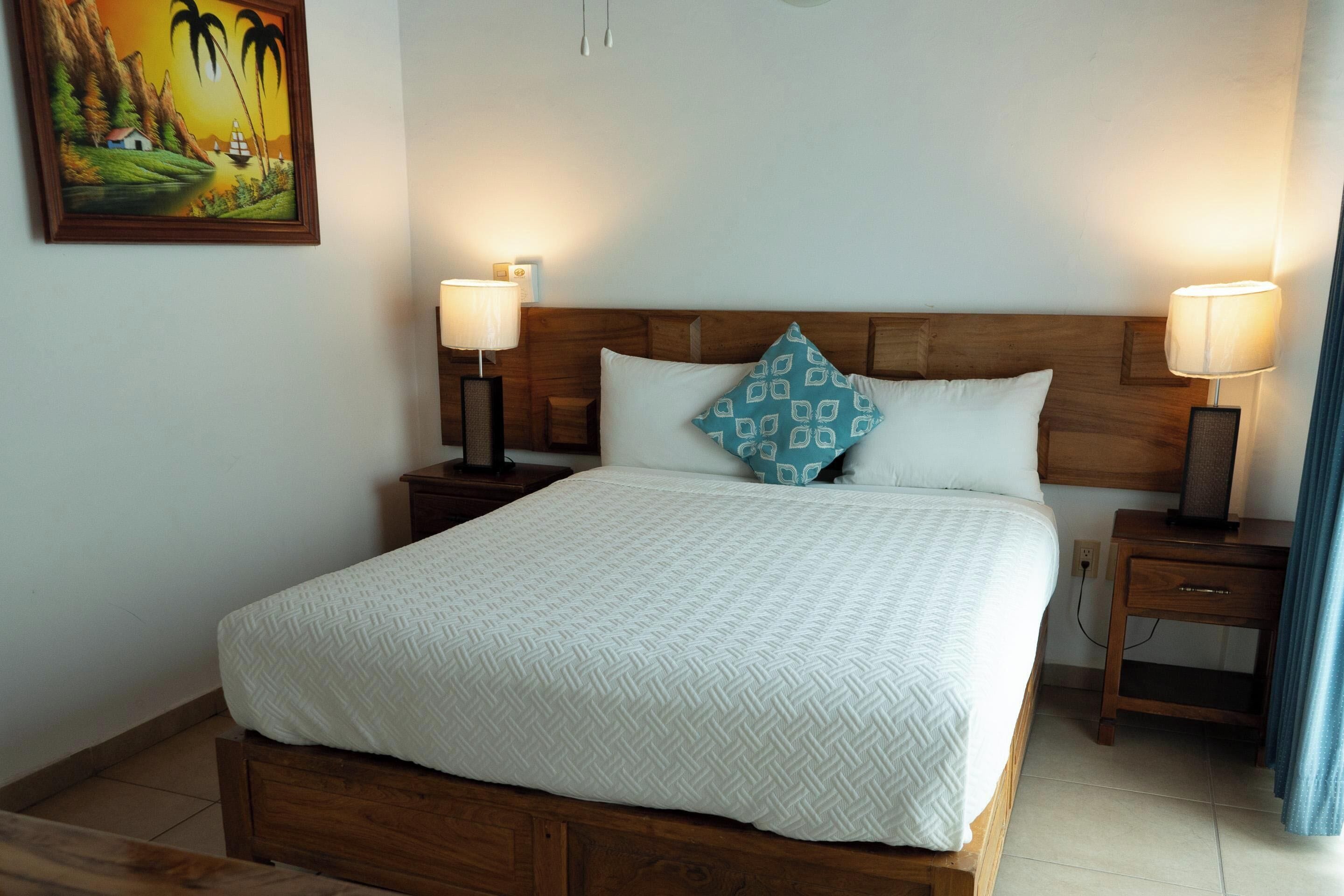 Minibar, free WiFi, bed sheets