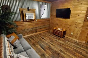 TV, fireplace, stereo