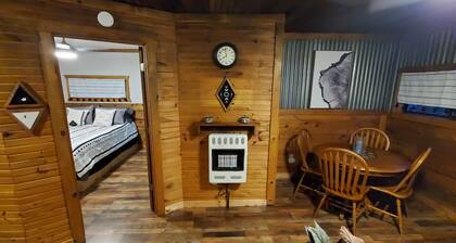 Little Woods - Cabin Tucked in the Woods