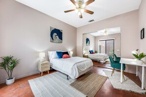 3 bedrooms, iron/ironing board, WiFi, bed sheets - Desert Villa Oasis: Modern Luxury with Salted Pool & Spa. Pet Friendly! (Desert Hot Springs)