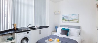 NEW No 1 Thornhill House