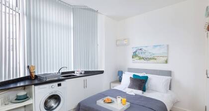 NEW No 1 Thornhill House