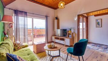 Smart-TV, Kamin, Tischtennisplatte, Stereoanlage