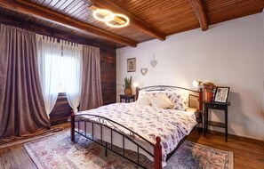 2 bedrooms, iron/ironing board, travel cot, free WiFi - Stunning home in Augustanovec (Augustanovec)
