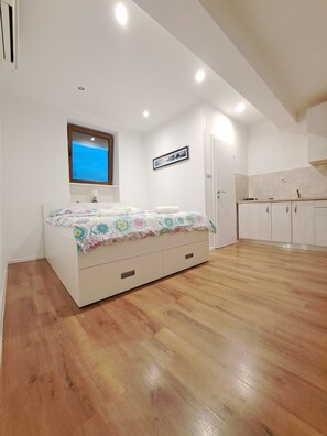 Desk, WiFi, bed sheets - Studio Leo Apartment (Novigrad)
