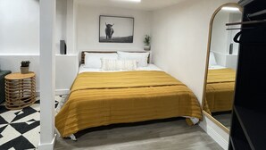 3 bedrooms, iron/ironing board, travel crib, WiFi