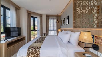Suite room | 1 bedroom, premium bedding, in-room safe, laptop workspace