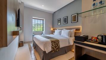 Smart double | Premium bedding, in-room safe, laptop workspace, soundproofing