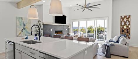 Refrigerador, microondas, horno, placa de cocina