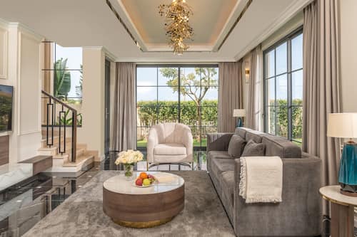 Villa, 4 chambres, piscine privée | Aire de séjour | Téléviseur connecté de 40 po avec télévision numérique