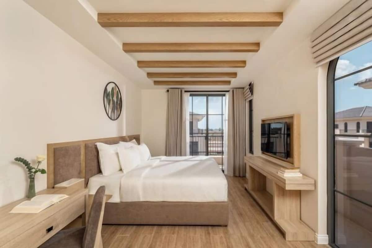 4 bedrooms, desk, free WiFi, bed sheets