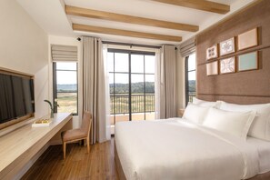 Escritorio, wifi gratis y ropa de cama 