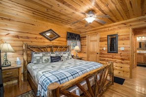 3 bedrooms, desk, WiFi, bed sheets