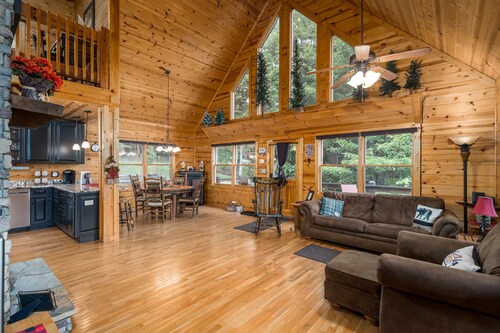 Game Room!  Hot Tub!  Fire Pit!  Big Screen TVs!  Beautiful Cabin!  Wildlife!