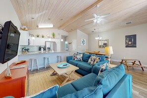 TV - Shared Heated Pool, Golf Cart Accessible, Parking for 2 (Port Aransas)