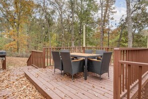 Outdoor dining - Touchdown Ranch | Near Stadium, Private Yard (Northport)