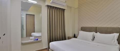 4 quartos, cofres nos quartos, cortinas blackout