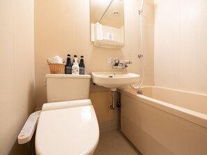 Hair dryer, slippers, electronic bidet, towels - Hotel Showa (Showa)