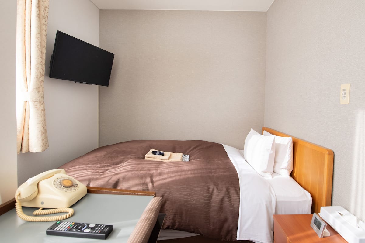 Down comforters, iron/ironing board (on request), WiFi (free)