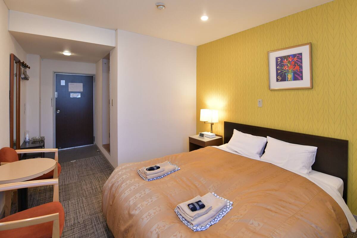 Down comforters, iron/ironing board (on request), WiFi (free)