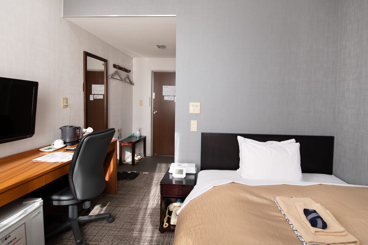 Down comforters, iron/ironing board (on request), WiFi (free)
