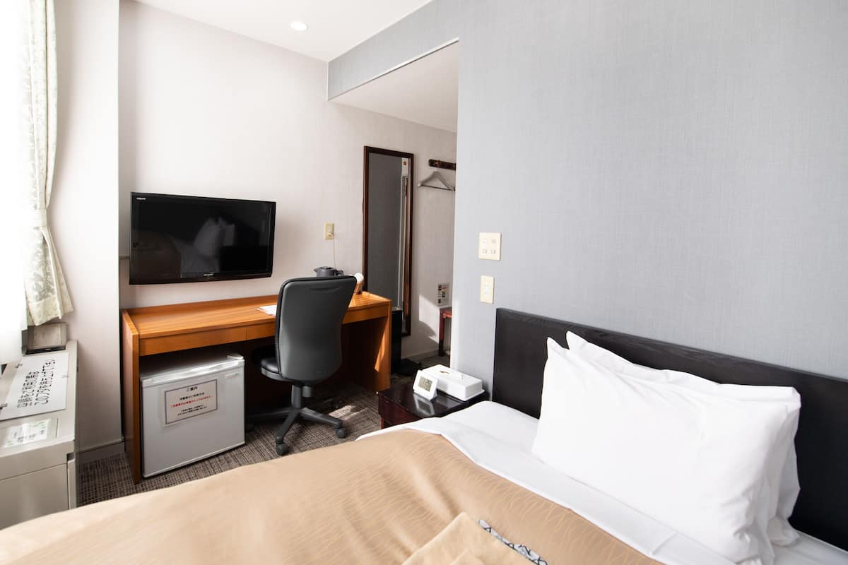 Down comforters, iron/ironing board (on request), WiFi (free)