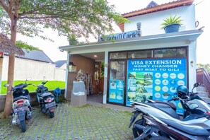 Free self-parking - Kubu D'Carik Villa & Bungalow (Munggu)