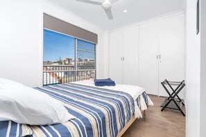 2 bedrooms, iron/ironing board, WiFi, bed sheets - Sunset Beach
 (Geraldton)