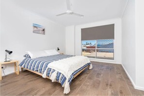 2 bedrooms, iron/ironing board, WiFi, bed sheets - Sunset Beach (Geraldton)