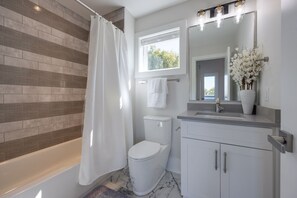 淋浴設備、風筒、提供毛巾