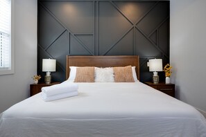 4 bedrooms, iron/ironing board, travel cot, free WiFi - Pristine Heights-Private Yard & Rooftop -31+ Day stays (Nashville)