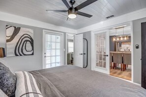 4 bedrooms, iron/ironing board, WiFi, bed sheets