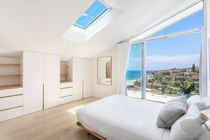 2 bedrooms, iron/ironing board, travel crib, free WiFi - Tamarama Beachside, Ocean Views (Tamarama)