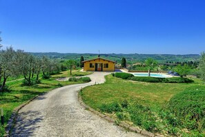 Escape to a serene countryside retreat with a lawn, swimming pool, and tranquil surroundings.