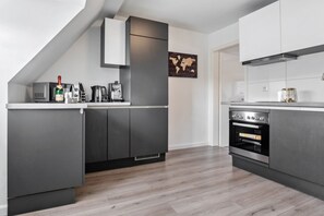 Refrigerador, horno, placa de cocina, lavavajillas