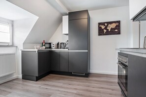 Fridge, oven, stovetop, dishwasher