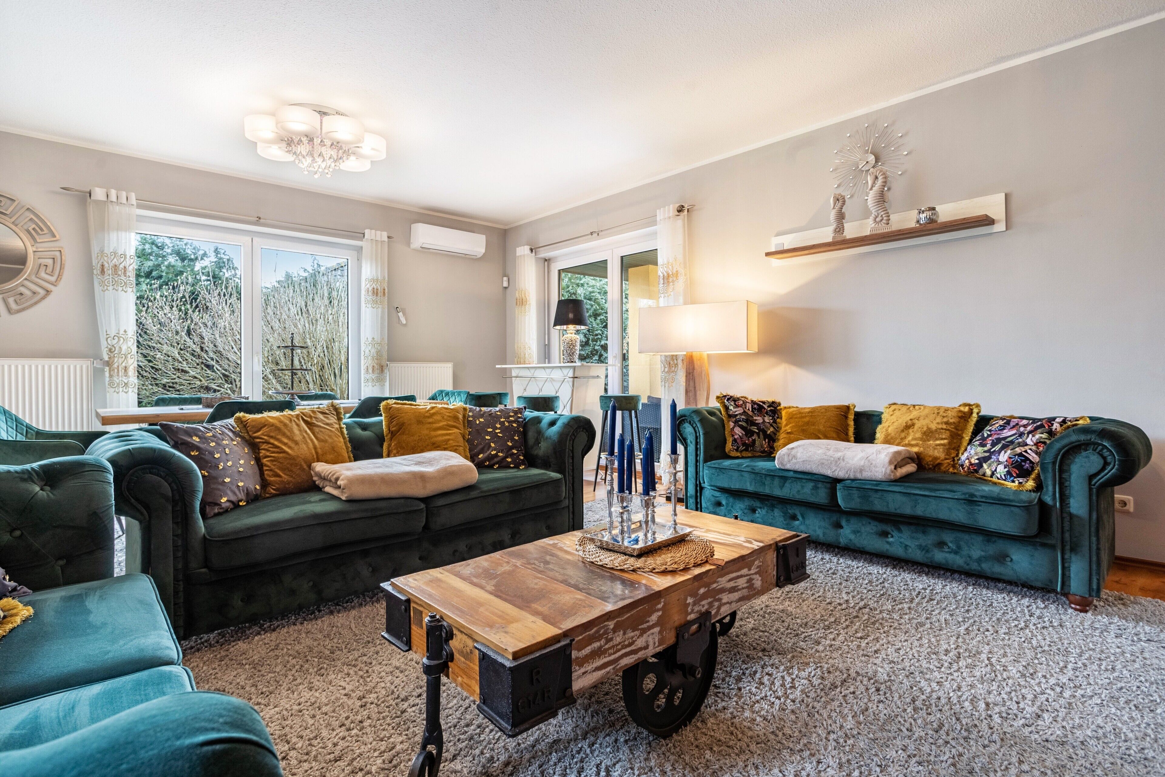 Fernseher, Kamin, Videospiele, DVD-Player