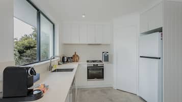 Rumah Khas | Dapur pribadi | Lemari es besar, microwave, oven, dan kompor