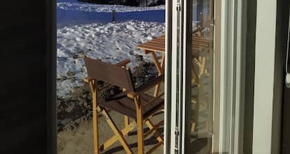 Cozy ground level apartment with outdoor access across from Kraljevi Čardaci.