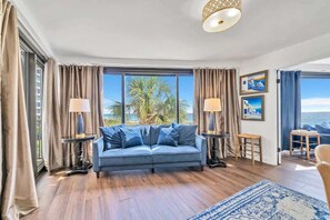 Smart TV, offices - Beachside One 4036 | DIRECTLY GULF FRONT! 3 BEDROOM, SLEEPS 10! (Miramar Beach)