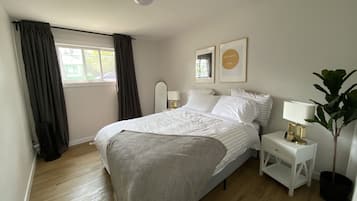 1 bedroom, desk, iron/ironing board, WiFi (free)