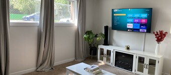 Cozy Retreat - 5 min from ICE district 