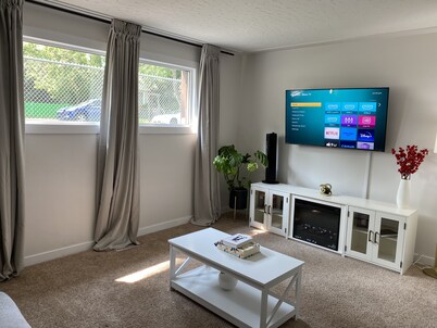 Cozy Retreat - 5 min from ICE district 