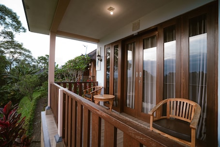 Deluxe Double Room | Select Comfort beds, desk, rollaway beds, free WiFi